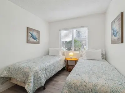 a bedroom with two beds and a window at Beautiful 2 Bed Beach Getaway #115 condo in Carpinteria