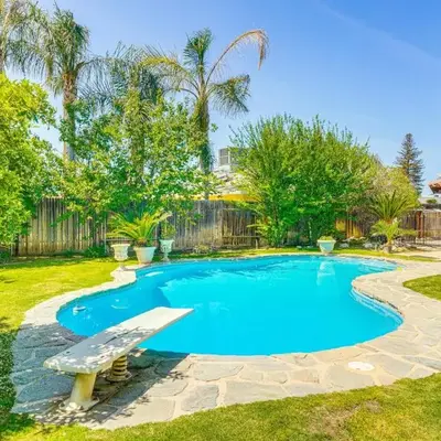 7 Mi to Dtwn Poolside Paradise in Bakersfield!