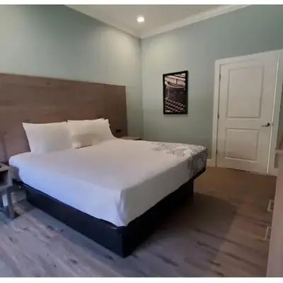 Crestridge Inn Near LAX