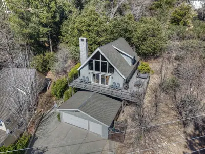an overhead view of a house with a roof at Bow N Arrow Lodge For 8 in Lake Arrowhead
