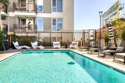 Gallery image of Blueground Brentwood pool AC nr Getty LAX-1294 in Los Angeles