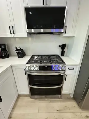 a kitchen with a stove and a microwave at Manhattan Beach Modern Panoramic Sea View in Manhattan Beach