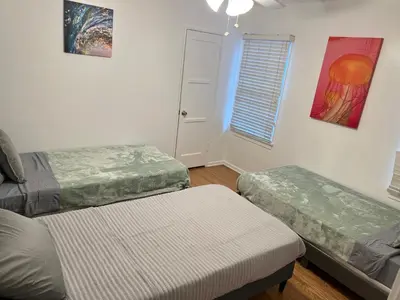 a room with two beds and a window at 4bed 3bath spacious modern piano home near Universal Studio and Hollywood for 10 in Studio City