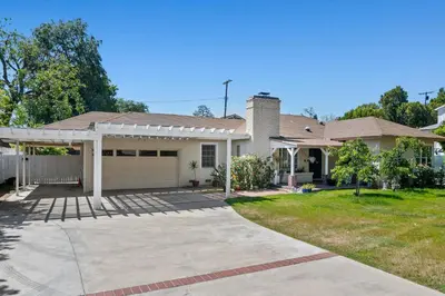 a house with a driveway and a garage at 4bed 3bath spacious modern piano home near Universal Studio and Hollywood for 10 in Studio City