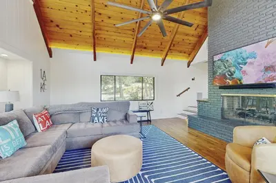 a living room with a couch and a fireplace at The Kingsview Lakehouse in Lake Arrowhead