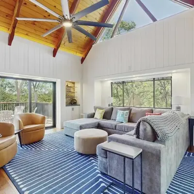 The Kingsview Lakehouse