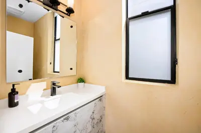 a bathroom with a sink and a mirror at Trendy Chic in Los Angeles