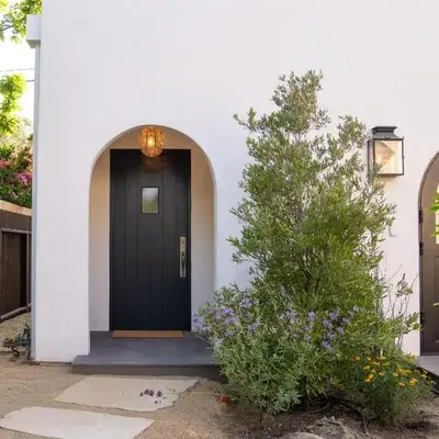 Spanish-style garden Bungalow