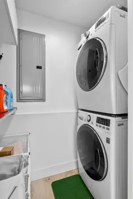 a washing machine and a dryer in a kitchen at Spectacular Views and Tranquil Retreat in Los Feliz in Los Angeles
