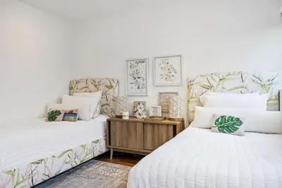 two beds sitting next to each other in a bedroom at The Blue Wave - 3 blocks from Manhattan Beach Pier in Manhattan Beach