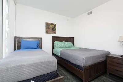 two beds sitting next to each other in a bedroom at 3-Bed High-Rise with Panoramic Views, Pool & Spa in Los Angeles