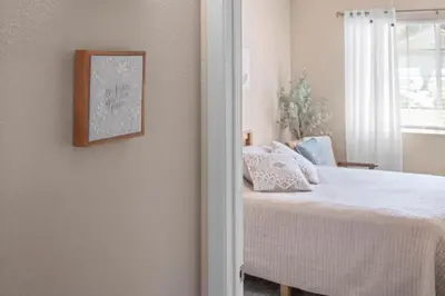 a bedroom with a bed and a picture on the wall at Modern Southwest Escape 2 Master Bedrooms in Bakersfield