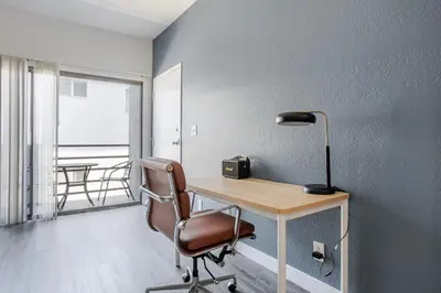 Gallery image of Blueground Melrose fireplace nr Griffith Park LAX-1382 in Los Angeles