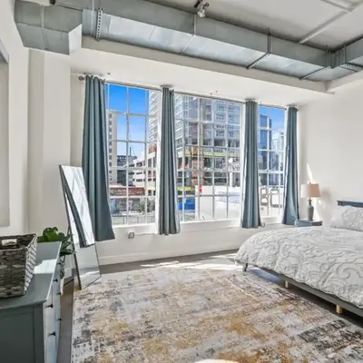 Stunning DTLA Gem 2 bed with pool