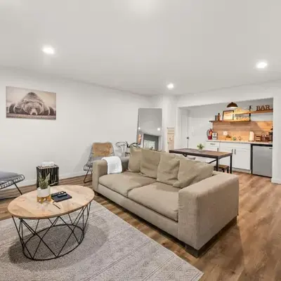 Cozy Knight Cabin - AC! Walk to Lake and Village