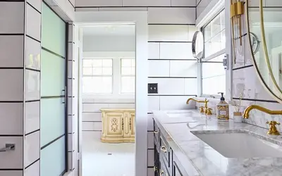 a bathroom with a sink and a mirror at Hollywood Deluxe Homestay in Los Angeles