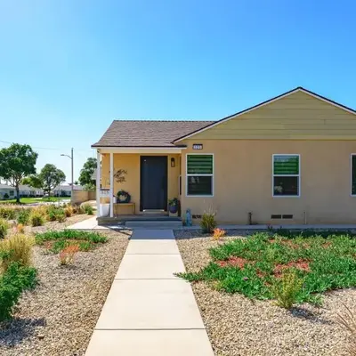 Modern New 3B Home Fully Stocked & Cozy & Sunlight