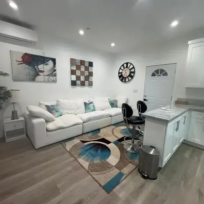 Stunning Guest House in West Hills California