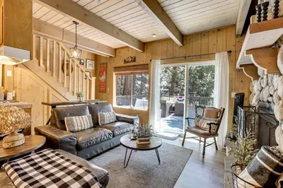 a living room with a couch and a table at 2 Mi to Lake Arrowhead Pet-Friendly Cabin in Lake Arrowhead