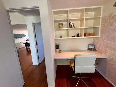 an office with a desk and a chair in a room at Venice Walk Street Retreat Jacuzzi and Lemon Tree in Los Angeles