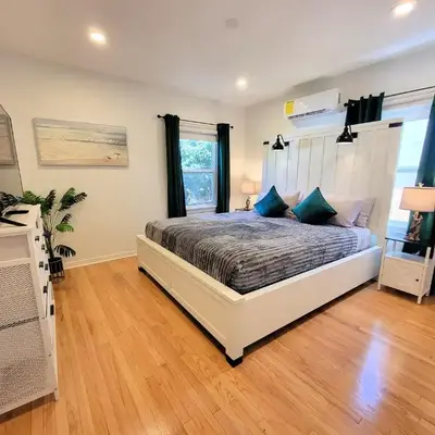 Private and large 2 bedroom house with Pool table