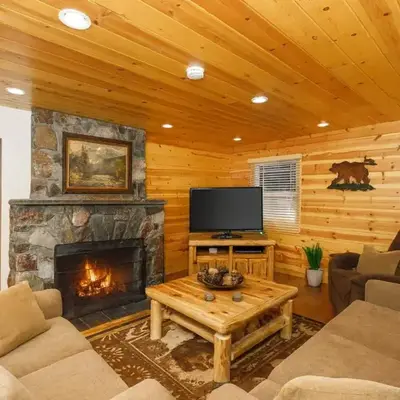 Cozy Cabin with Large Backyard Near Lake