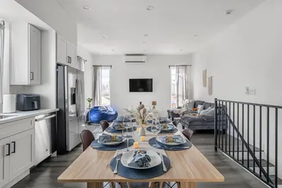 Gallery image of Stylish 4BR w Parking, Near USC, DTLA and Expo Park in Los Angeles