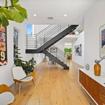 Vast Mar Vista Residence