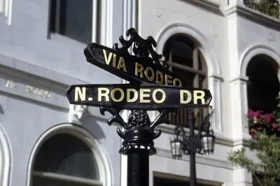 a street sign on a pole in front of a building at Spacious 3 bedroom home by Melrose and 10 minutes to Hollywood Walk of Fame in Los Angeles