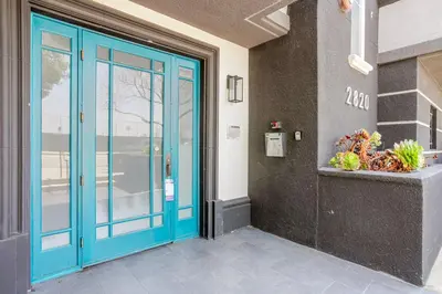 a blue door on the side of a building at Blueground Sawtelle view nr Westwood Park LAX-1396 in Los Angeles