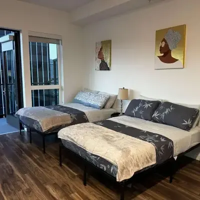 Vine & Sunset Loft Free Parking and WIFI
