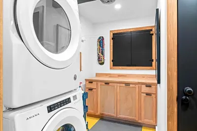 a washer and dryer in a tiny house at BlackOak Hideaway in Lake Arrowhead