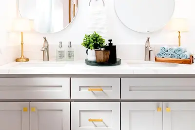 a bathroom with two sinks and a mirror at Grand 4-Bedroom - Brand New - Free parking and Patio in Los Angeles