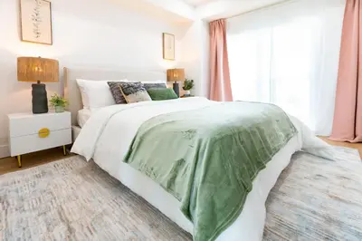 a bedroom with a bed with a green blanket on it at Luxury House 3-Level 4-bedroom, Free Parking and Patio in Los Angeles