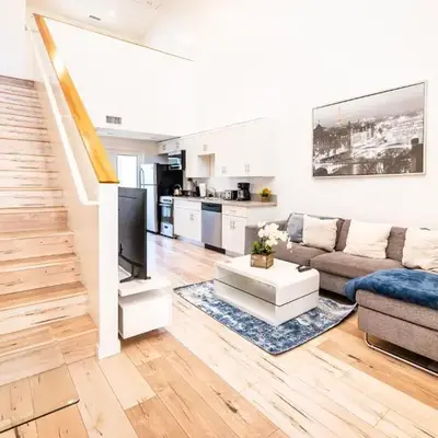 Modern 1-Bedromm Loft In Hollywood With Viwe of Hollywood Sign