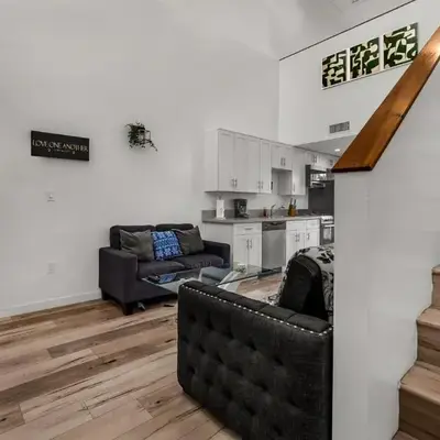 Lux Hollywood Loft 1BR with Balcony & Private Parking 10 Min to Downtown LA