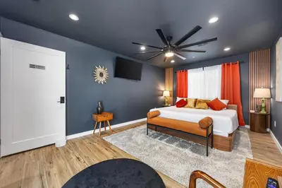 a bedroom with a bed and a ceiling fan at KingBeds Skylight 1GB Wi-Fi Step-free Clean in Bakersfield