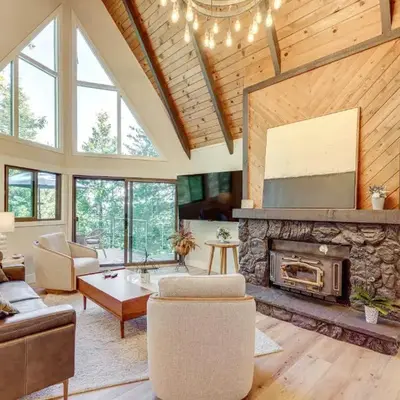 Stunning Forest Views Luxury Lake Arrowhead Cabin