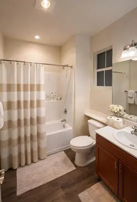 a bathroom with a toilet and a shower and a sink at Chic Marina 1 Bedroom - Pool - Hot Tub - Gym - Sauna in Los Angeles