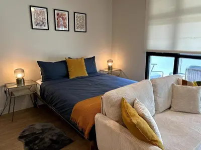 a bedroom with a bed and a couch at Cozy studio in heart of Santa Monica free parking in Los Angeles