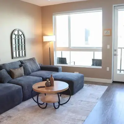 Urban Chic Home 10 Min from Disneyland With Pool & GYM