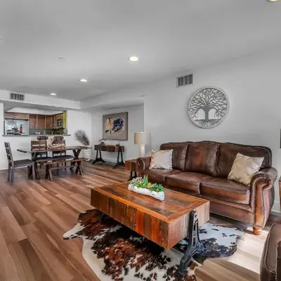Amazing Spacious Unit in Heart of LA- Melrose district