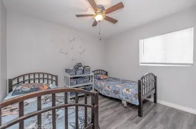 a bedroom with two beds and a ceiling fan at \u8fd1ONT\u673a\u573a Chaffey Claremont\u5b66\u9662 Ontario Outlets 3Br2BA in Rancho Cucamonga