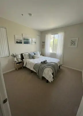 a bedroom with a large bed and a window at Marina del Rey Family 1BA & 2BA - Pool, Spa and Gym Access in Los Angeles