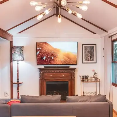 Modern & Airy Silver Lake 2bedroom 2 bath Front House