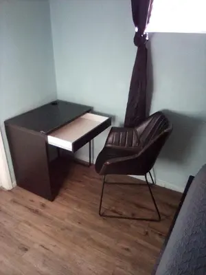 a desk and a chair next to a desk at The Vibe in Los Angeles