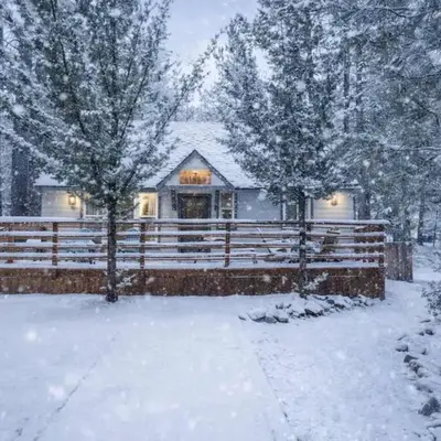 Navigate Stays 5BR Group Lodge Near Mountain & Fun