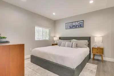 Gallery image of Hot Tub and Mountain Views Luxe Lake Arrowhead Home in Lake Arrowhead