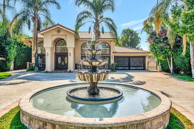 Gallery image of Elegant 4BR Home with Waterfall Pool, Spa and Fire Pit in Tarzana