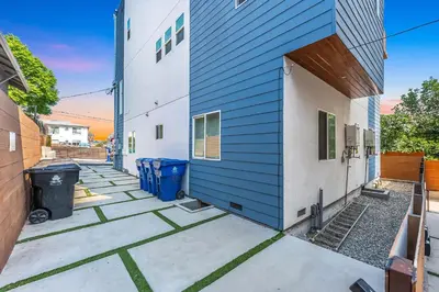a side view of a blue and white building at Central 4BR Townhome Modern Perks in Los Angeles